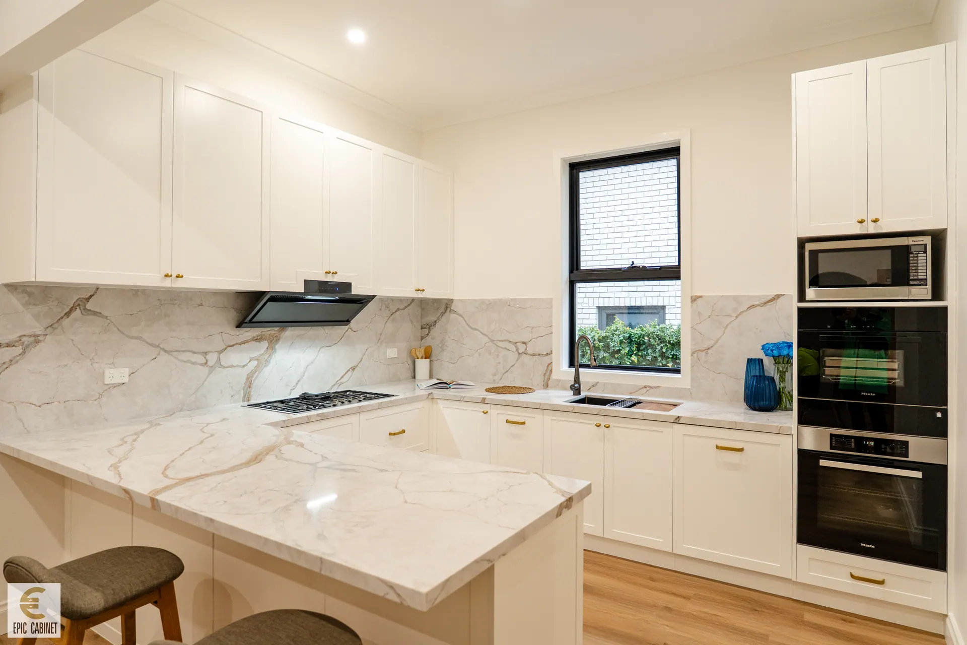 Hawthorn East white shaker kitchen with marble-look stone benchtop and splashback