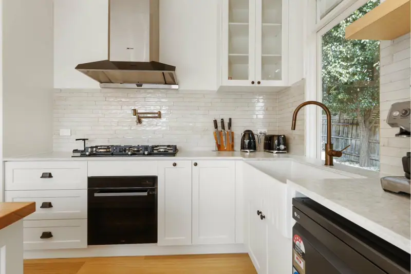 Vermont South white Hamptons kitchen with stone benchtop and farmhouse sink